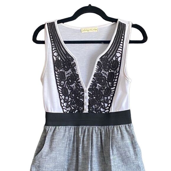 Staring at Stars Embroidered Sleeveless Dress. Black/White. Size Small. - Picture 2 of 8